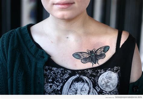 tatuaje en los pechos|Tatuajes para mujeres en el PECHO: 30 diseños ATREVIDOS y。